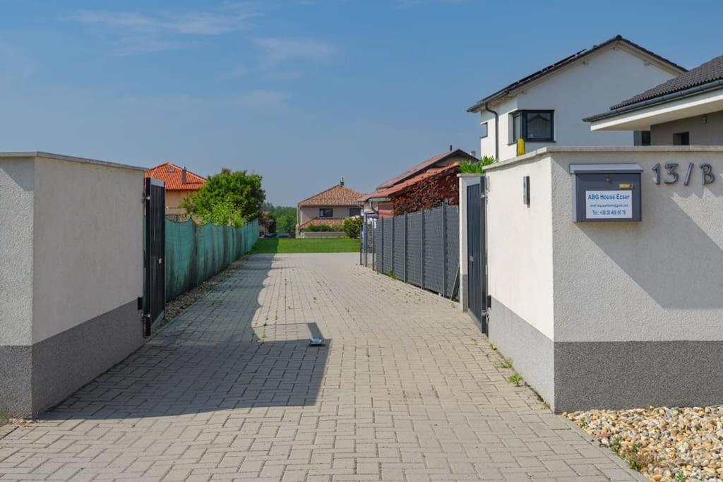 Abg House Ecser Buitenkant foto