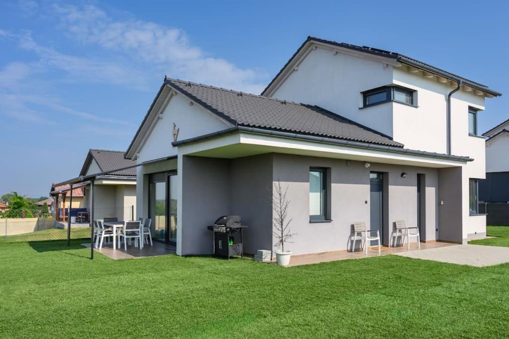 Abg House Ecser Buitenkant foto
